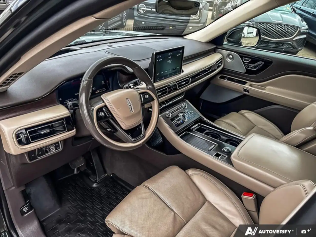 Lincoln Aviator снимка Lincoln Aviator