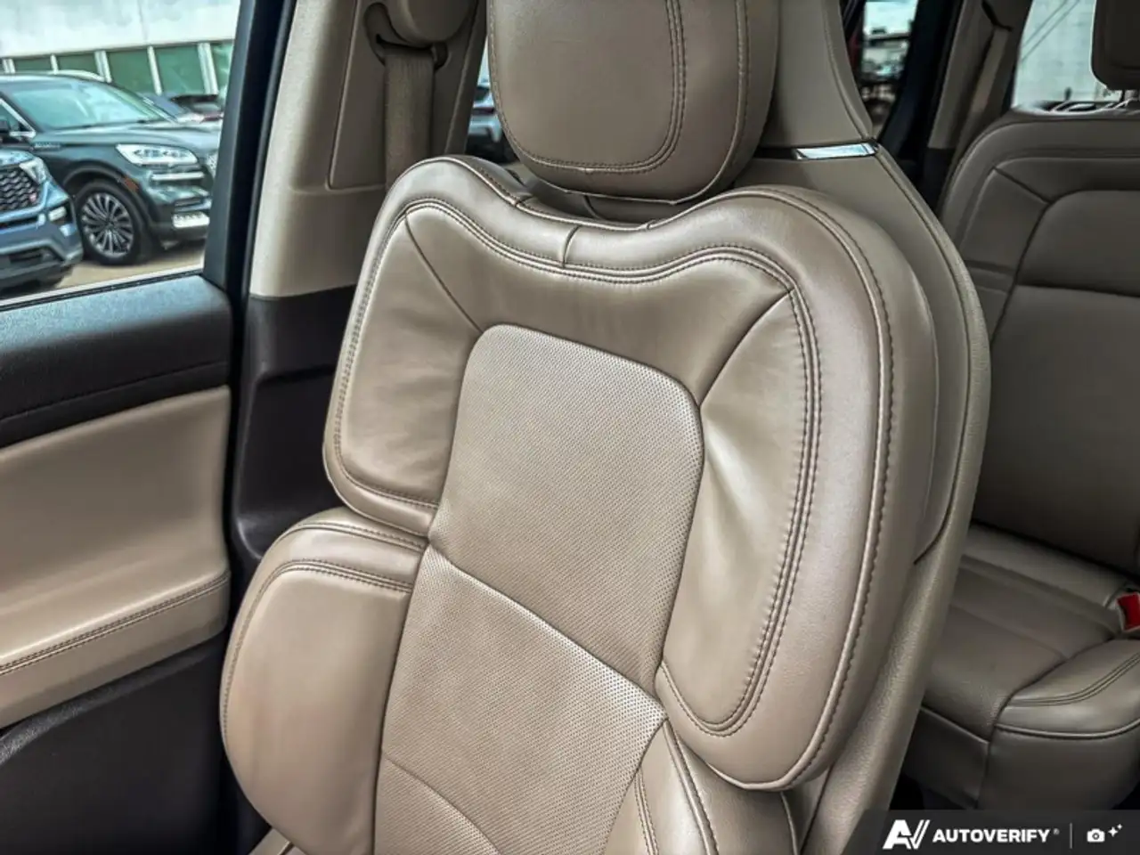 Lincoln Aviator снимка Lincoln Aviator