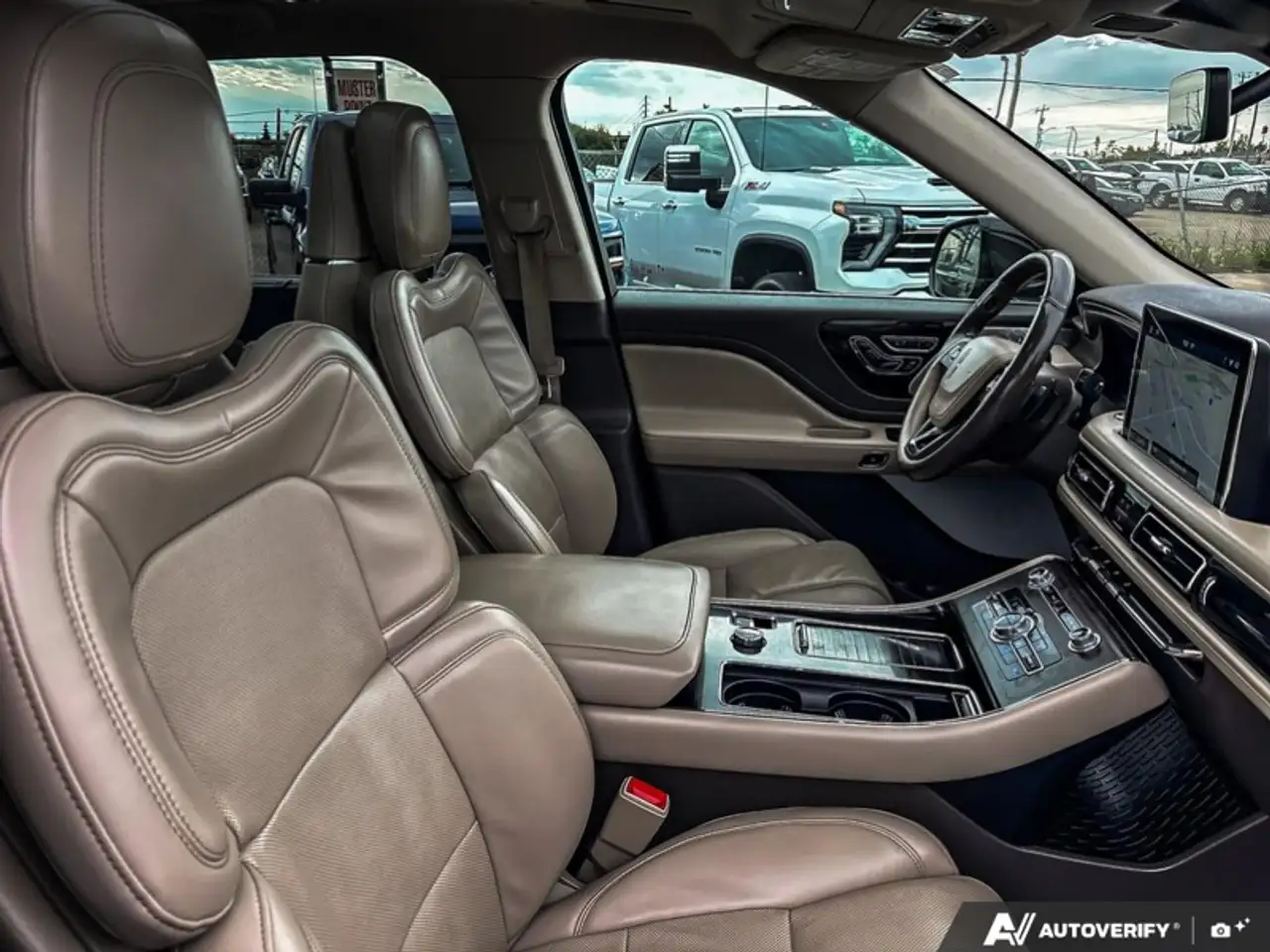 Lincoln Aviator снимка Lincoln Aviator