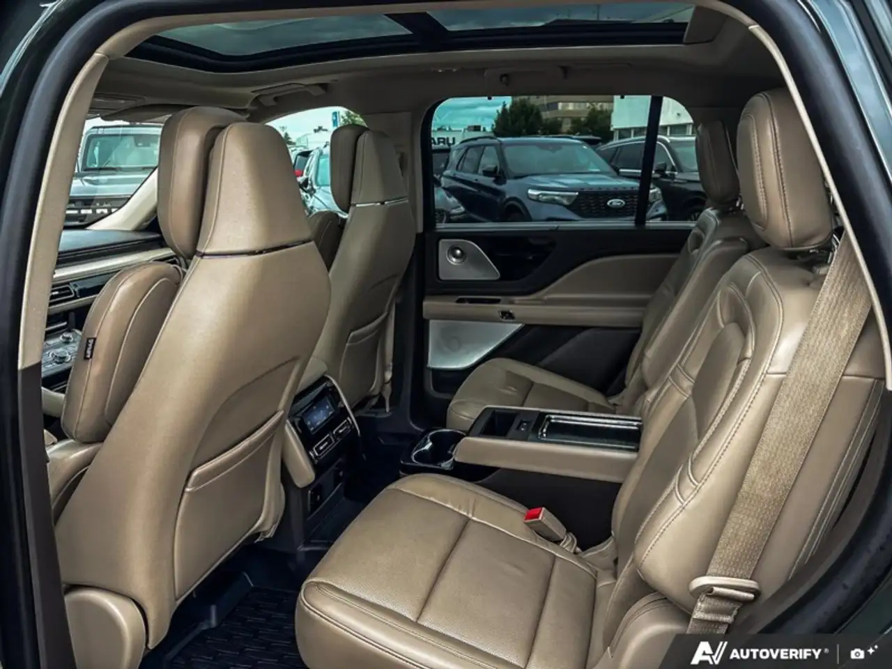 Lincoln Aviator снимка Lincoln Aviator