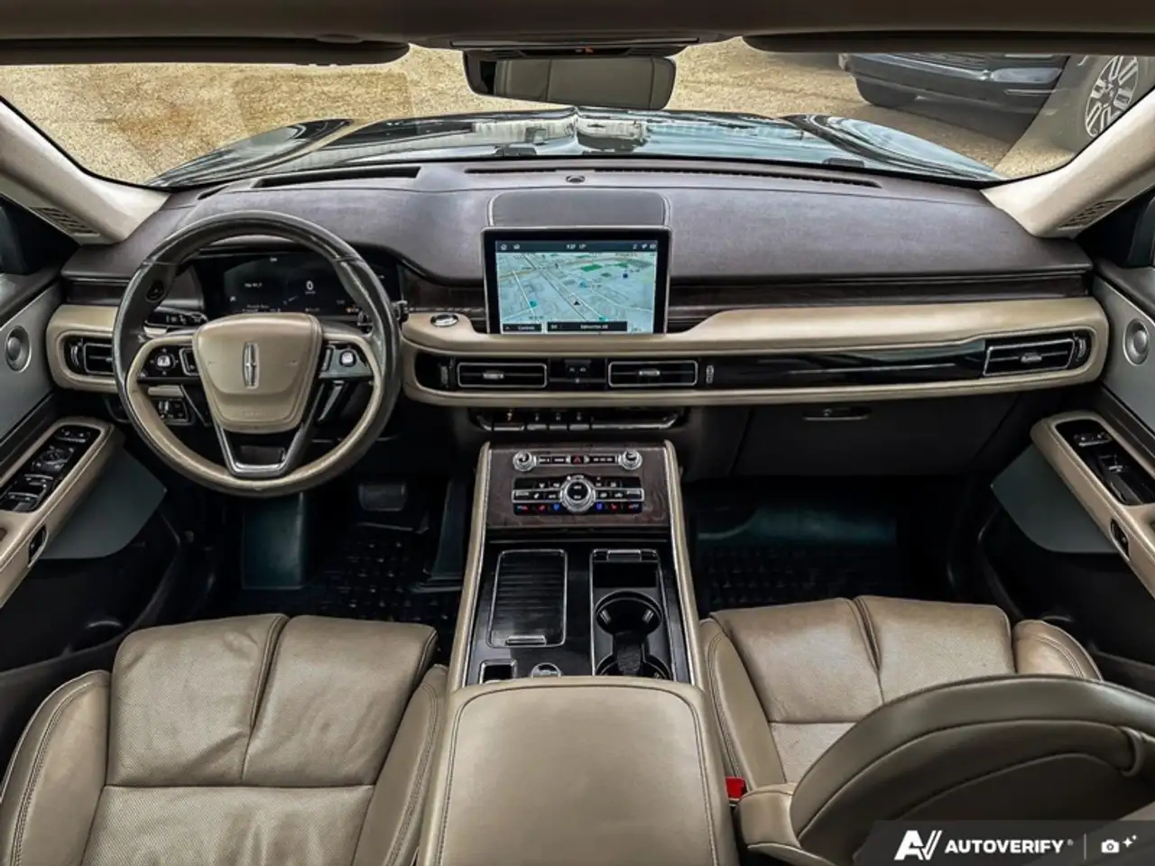 Lincoln Aviator снимка Lincoln Aviator