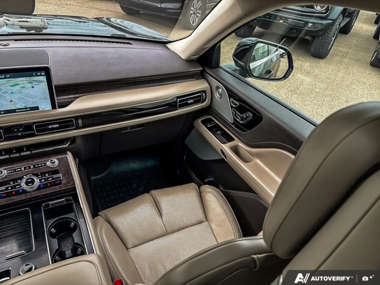 Lincoln Aviator снимка Lincoln Aviator