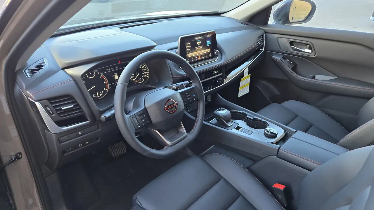 Nissan Rogue снимка Nissan Rogue