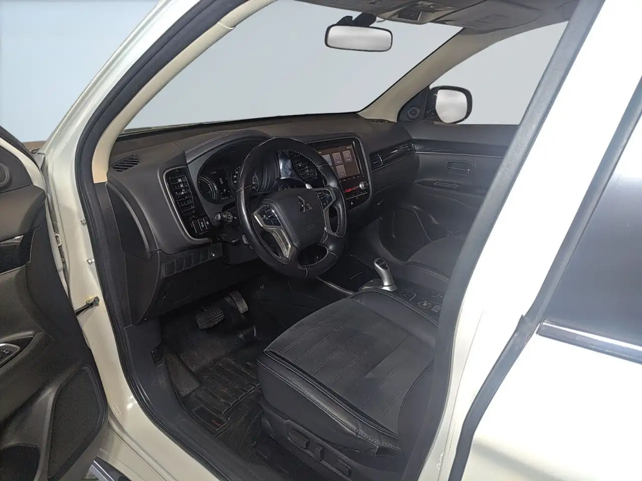 Mitsubishi Outlander снимка Mitsubishi Outlander