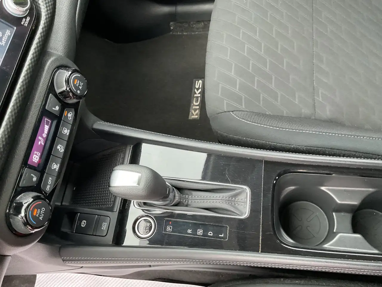 Nissan Kicks fotografie Nissan Kicks