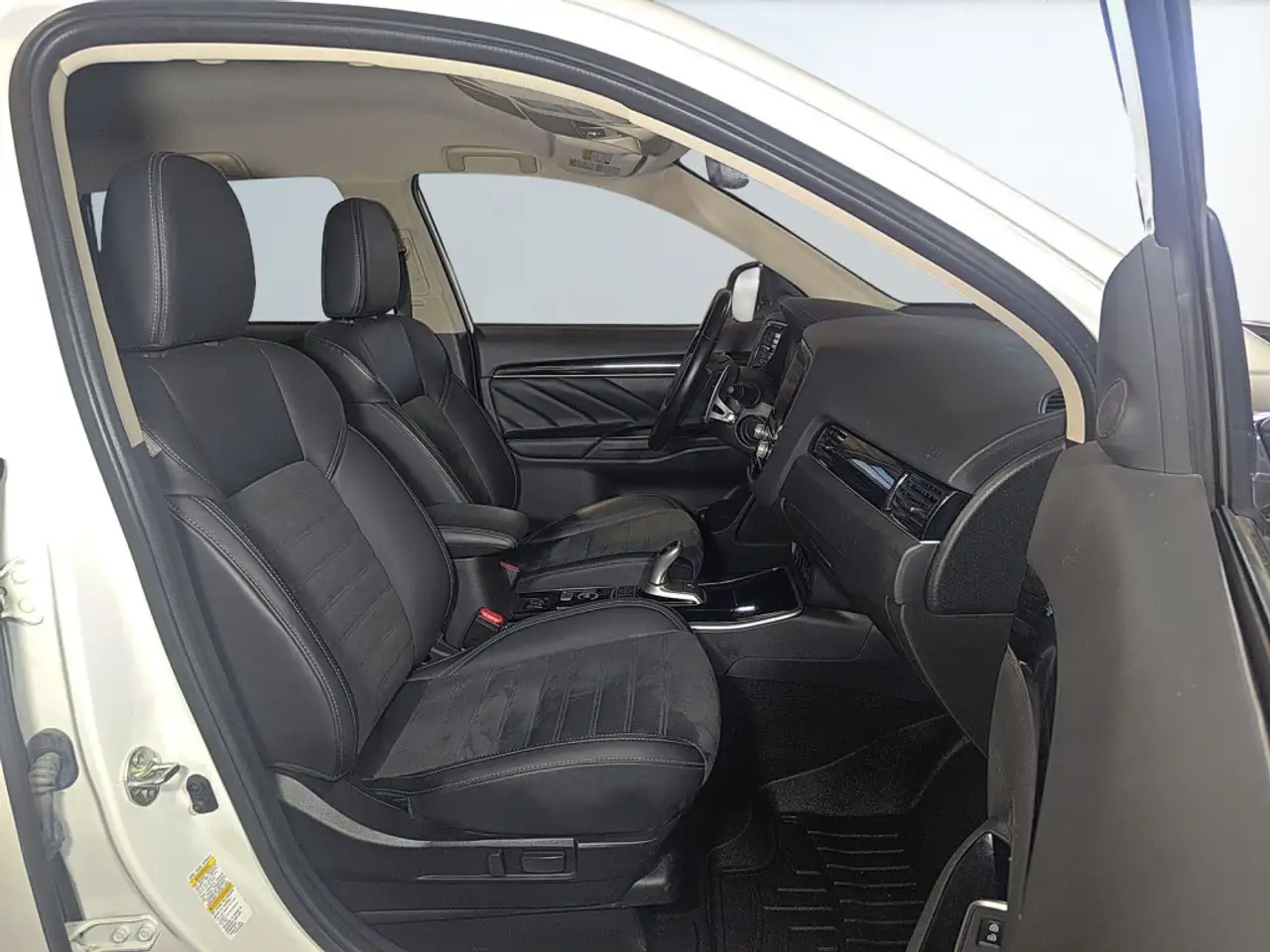 Mitsubishi Outlander снимка Mitsubishi Outlander
