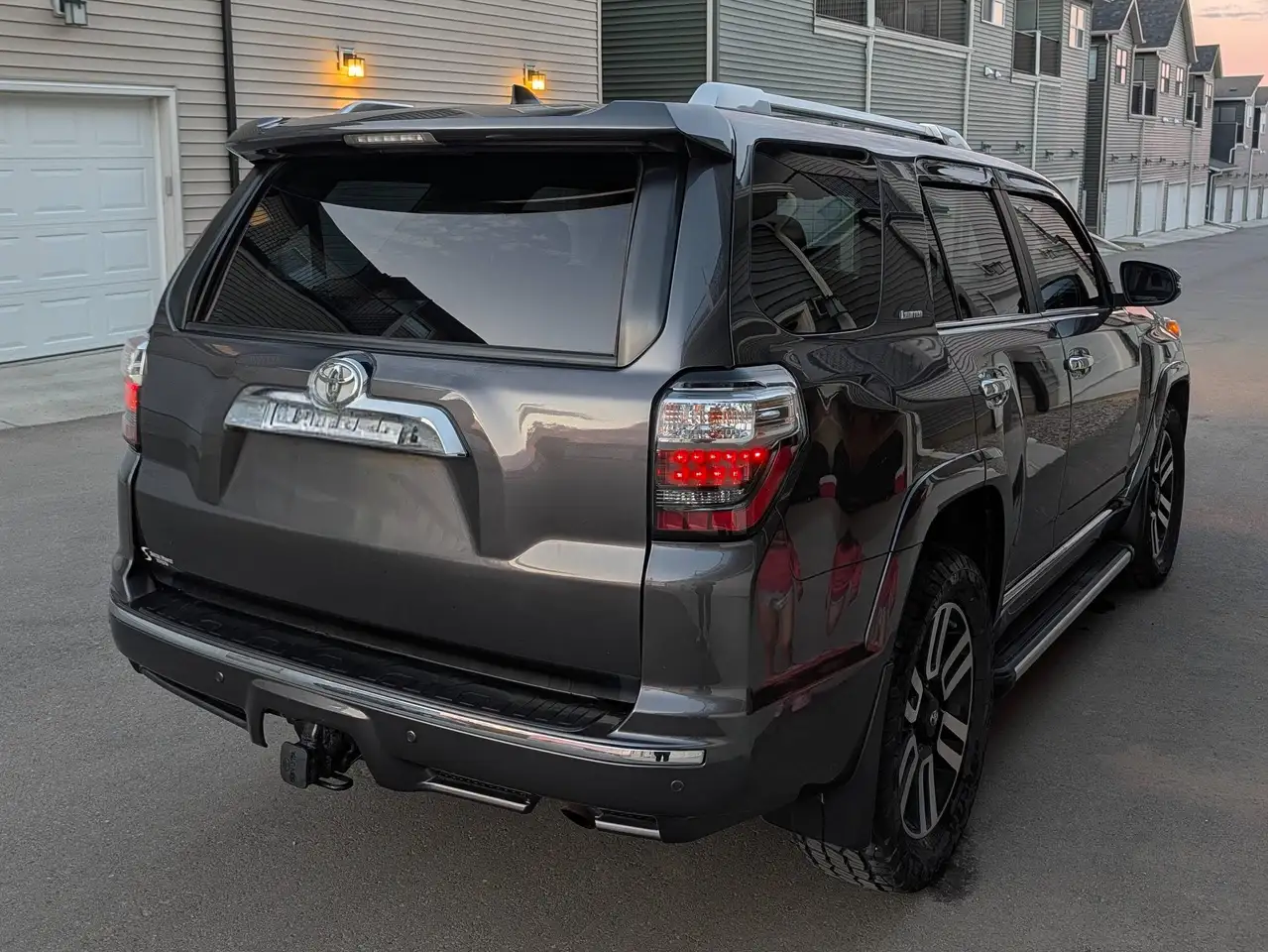 Toyota 4-Runner снимка Toyota 4-Runner