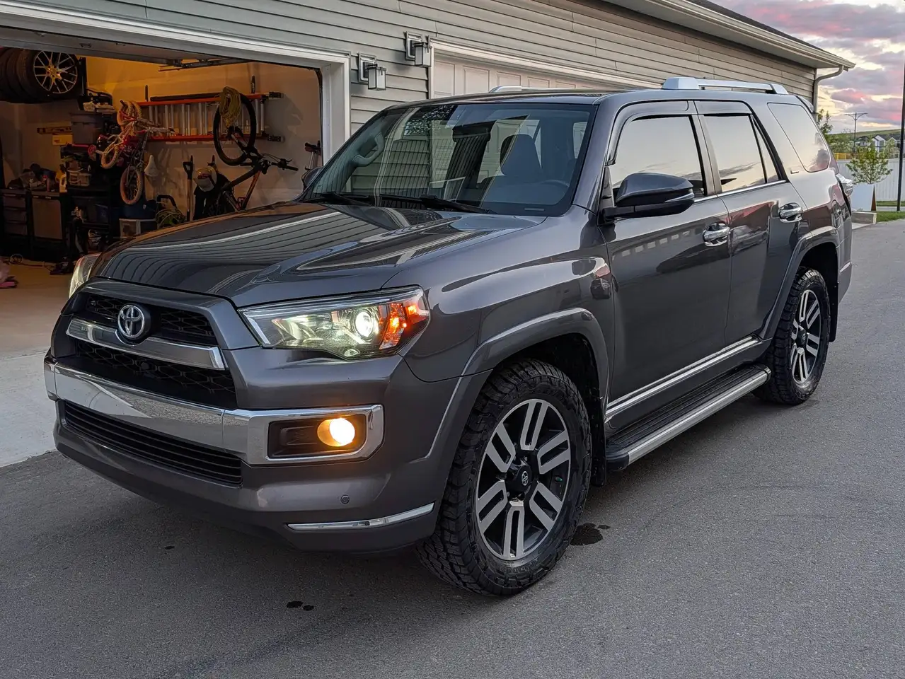Toyota 4-Runner снимка Toyota 4-Runner