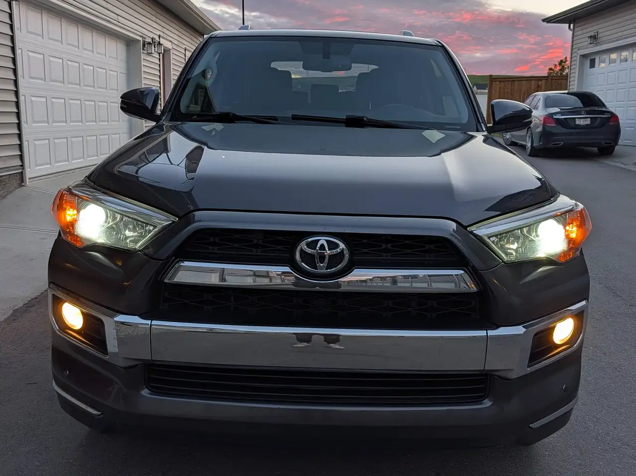Toyota 4-Runner снимка Toyota 4-Runner