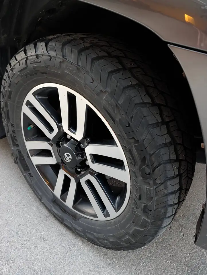 Toyota 4-Runner снимка Toyota 4-Runner