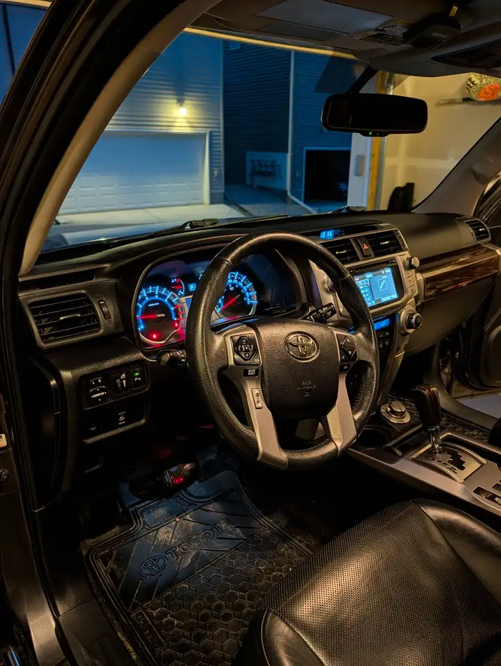 Toyota 4-Runner снимка Toyota 4-Runner