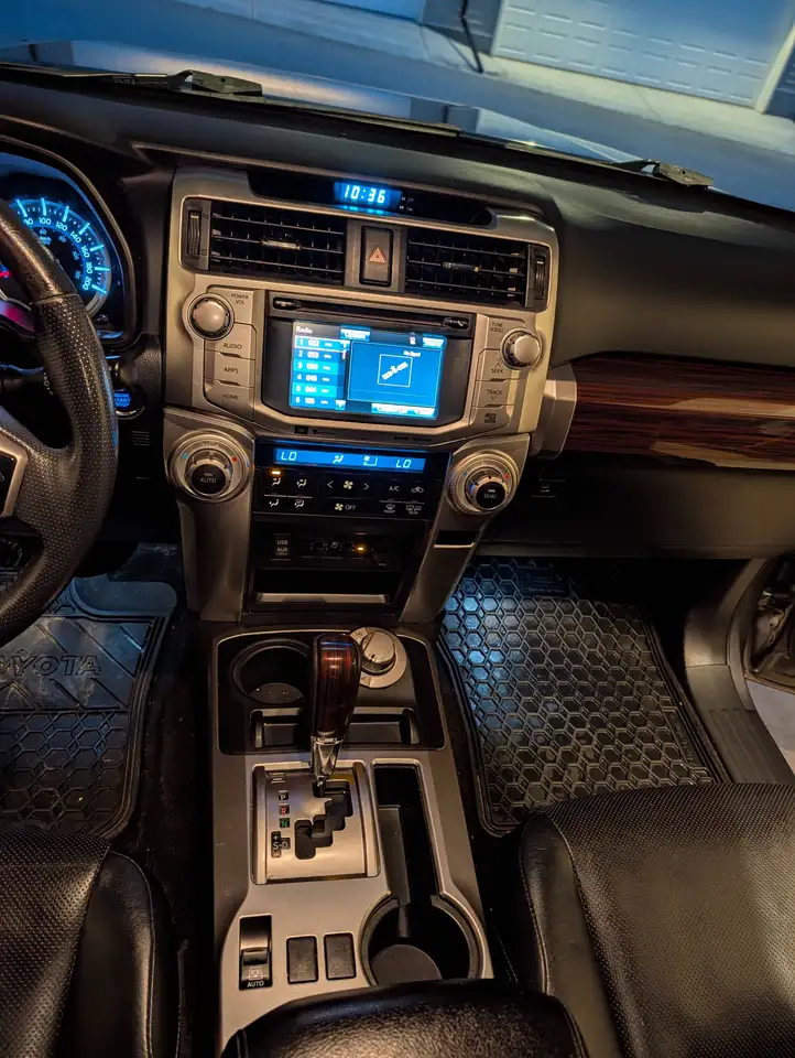 Toyota 4-Runner снимка Toyota 4-Runner