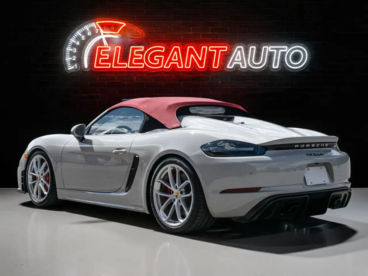 Porsche 718 Spyder снимка Porsche 718 Spyder