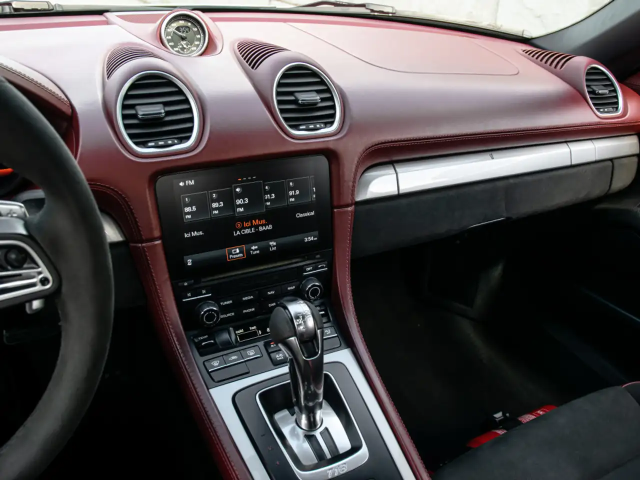 Porsche 718 Spyder снимка Porsche 718 Spyder