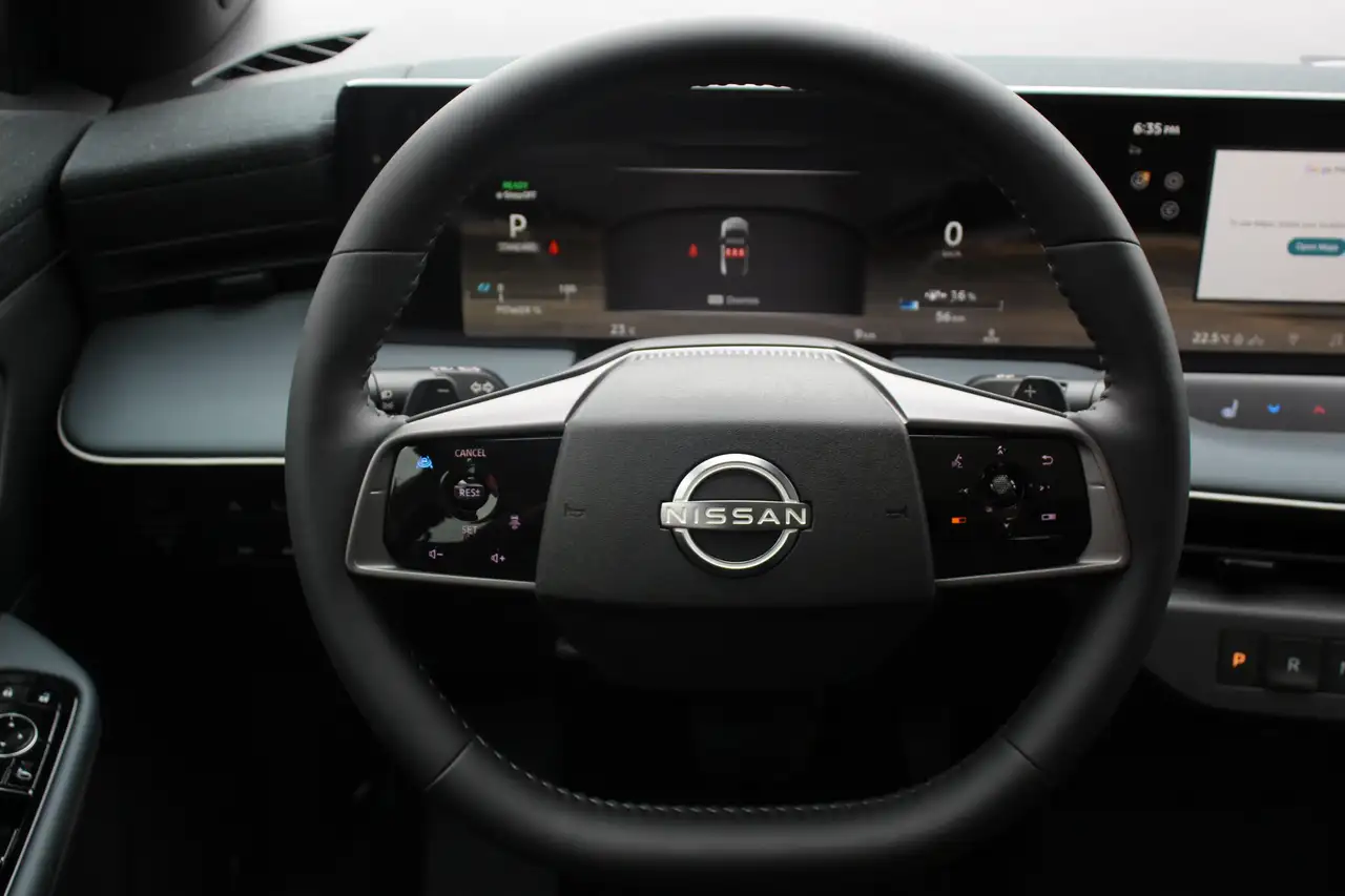 Nissan Leaf photo Nissan Leaf
