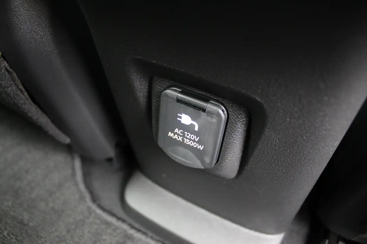 Nissan Leaf photo Nissan Leaf