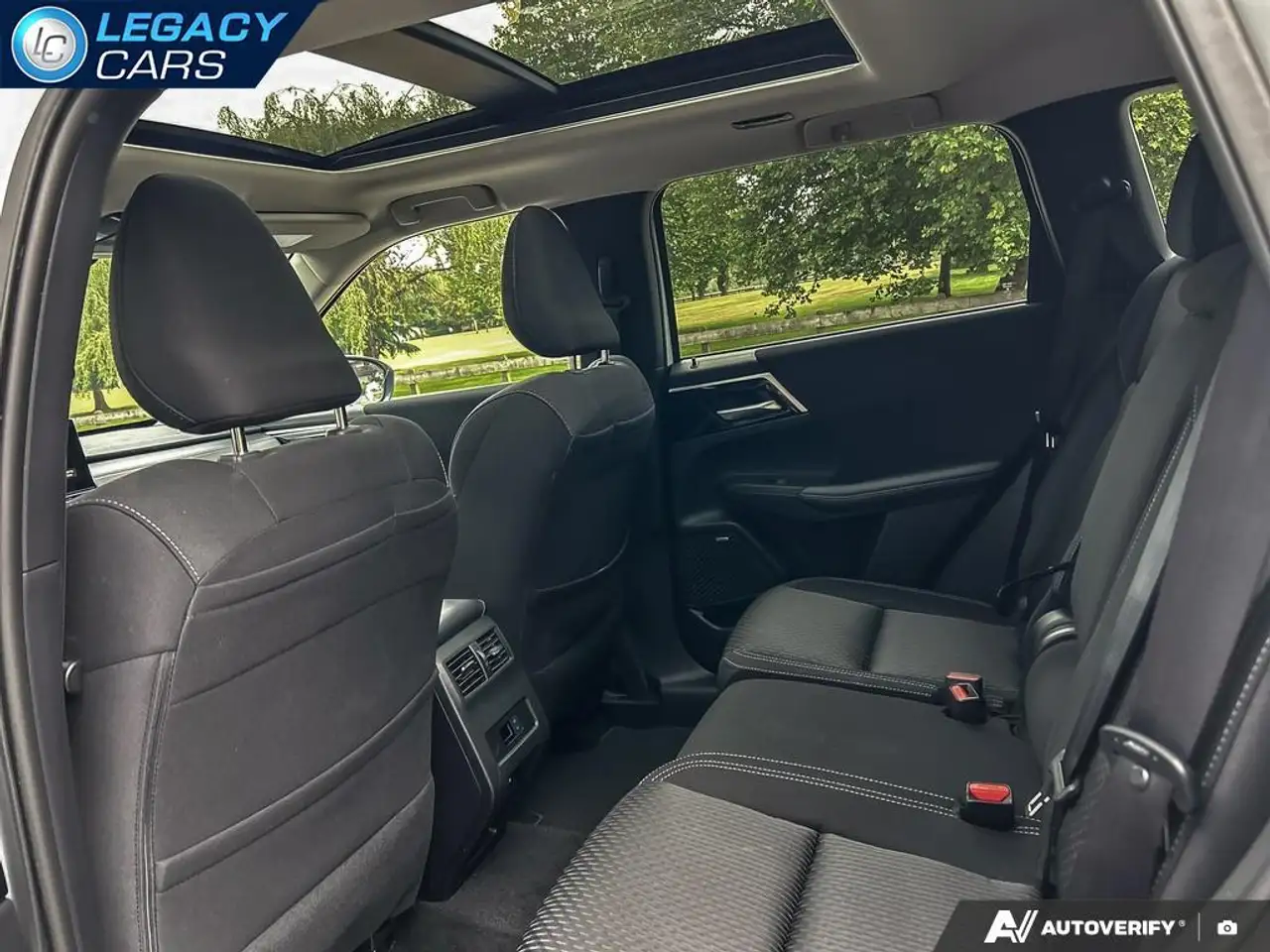 Mitsubishi Outlander photo Mitsubishi Outlander