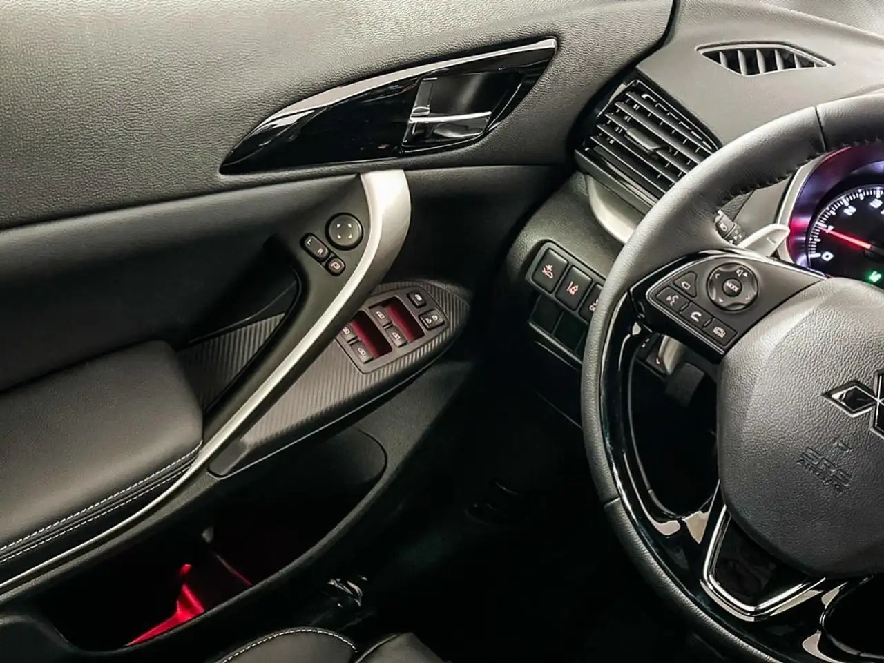 Mitsubishi Eclipse Cross снимка Mitsubishi Eclipse Cross