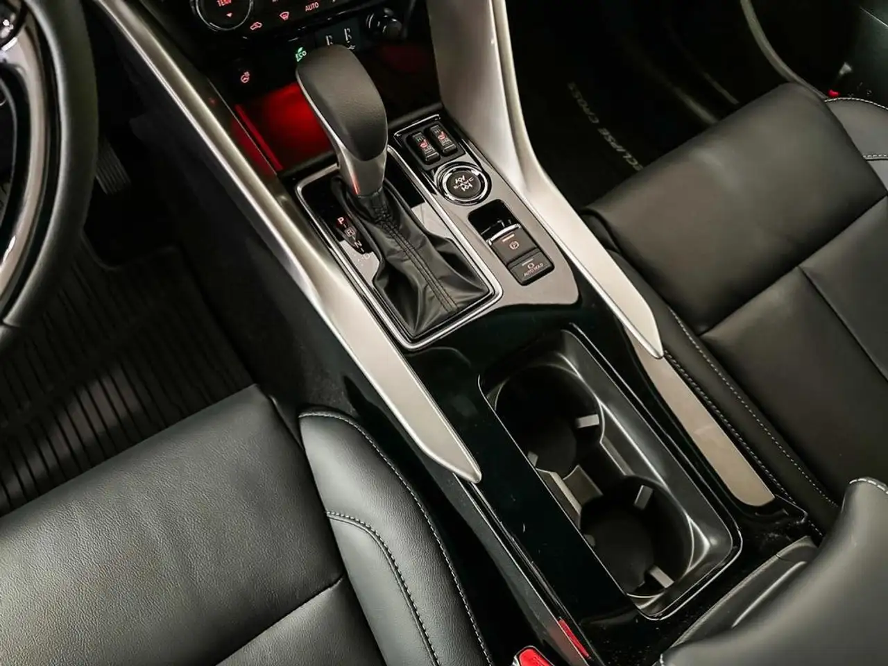 Mitsubishi Eclipse Cross снимка Mitsubishi Eclipse Cross