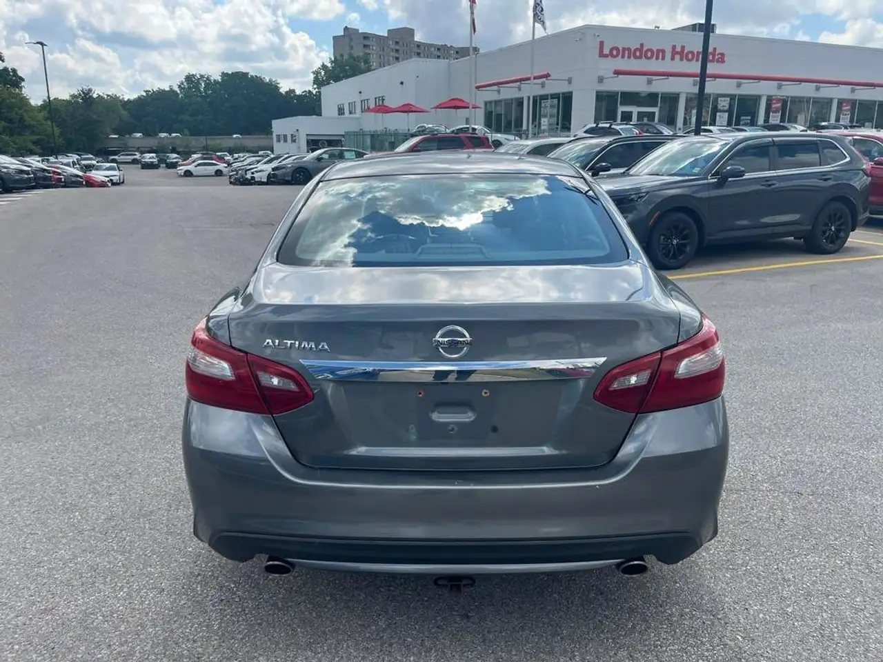 Nissan Altima снимка Nissan Altima