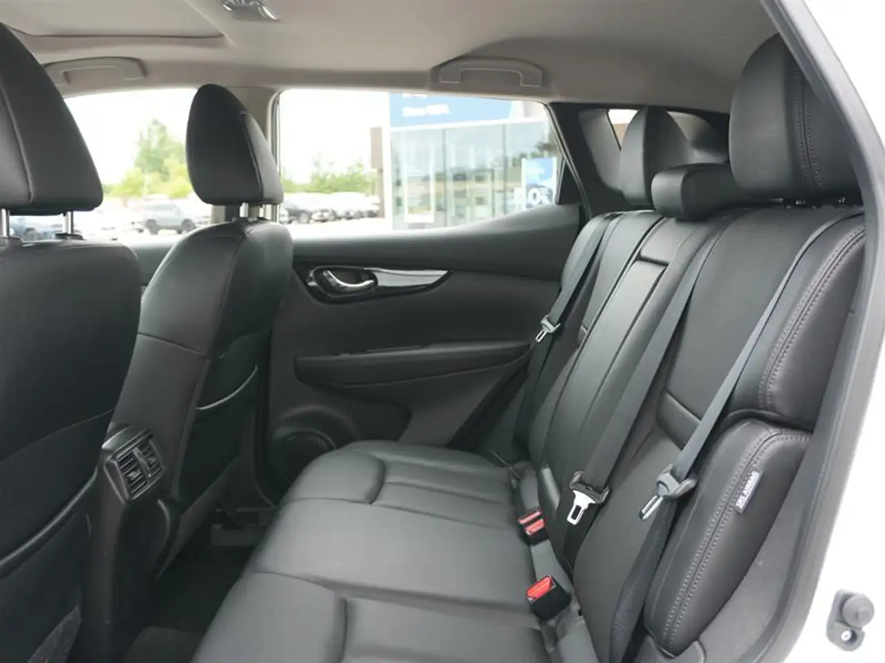 Nissan Qashqai снимка Nissan Qashqai