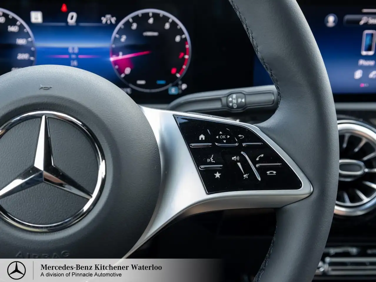 Mercedes-Benz CLA снимка Mercedes-Benz CLA