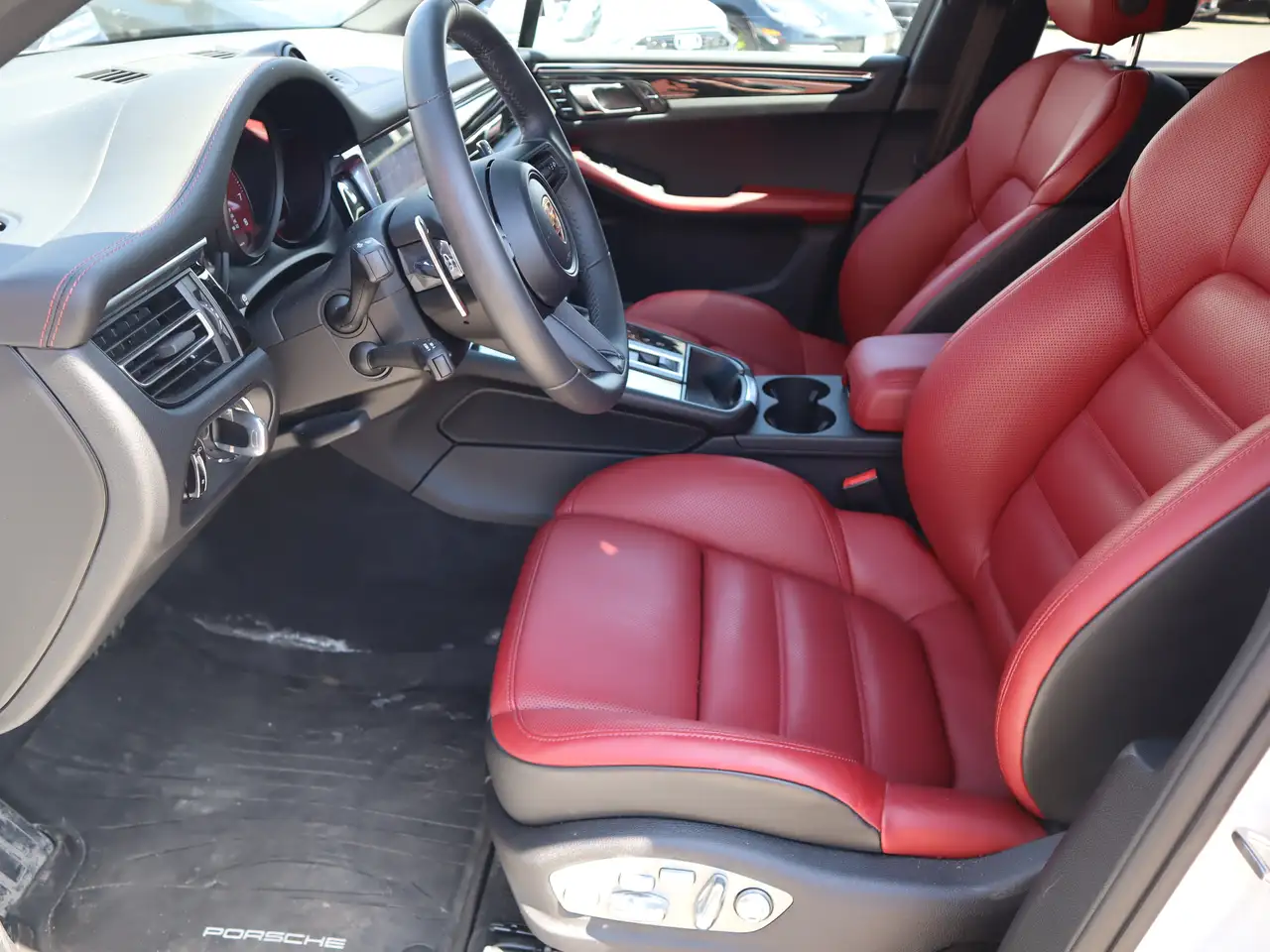 Porsche Macan снимка Porsche Macan