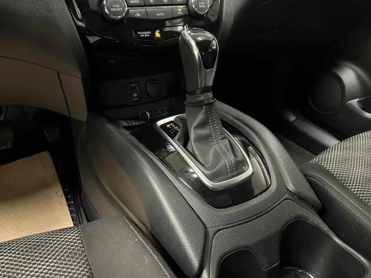 Nissan Qashqai photo Nissan Qashqai