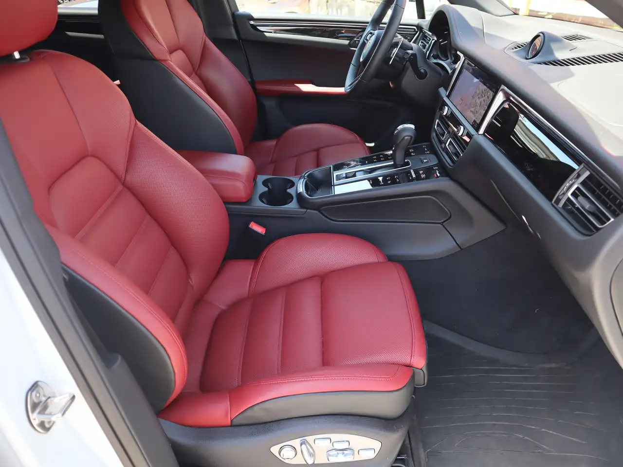 Porsche Macan снимка Porsche Macan