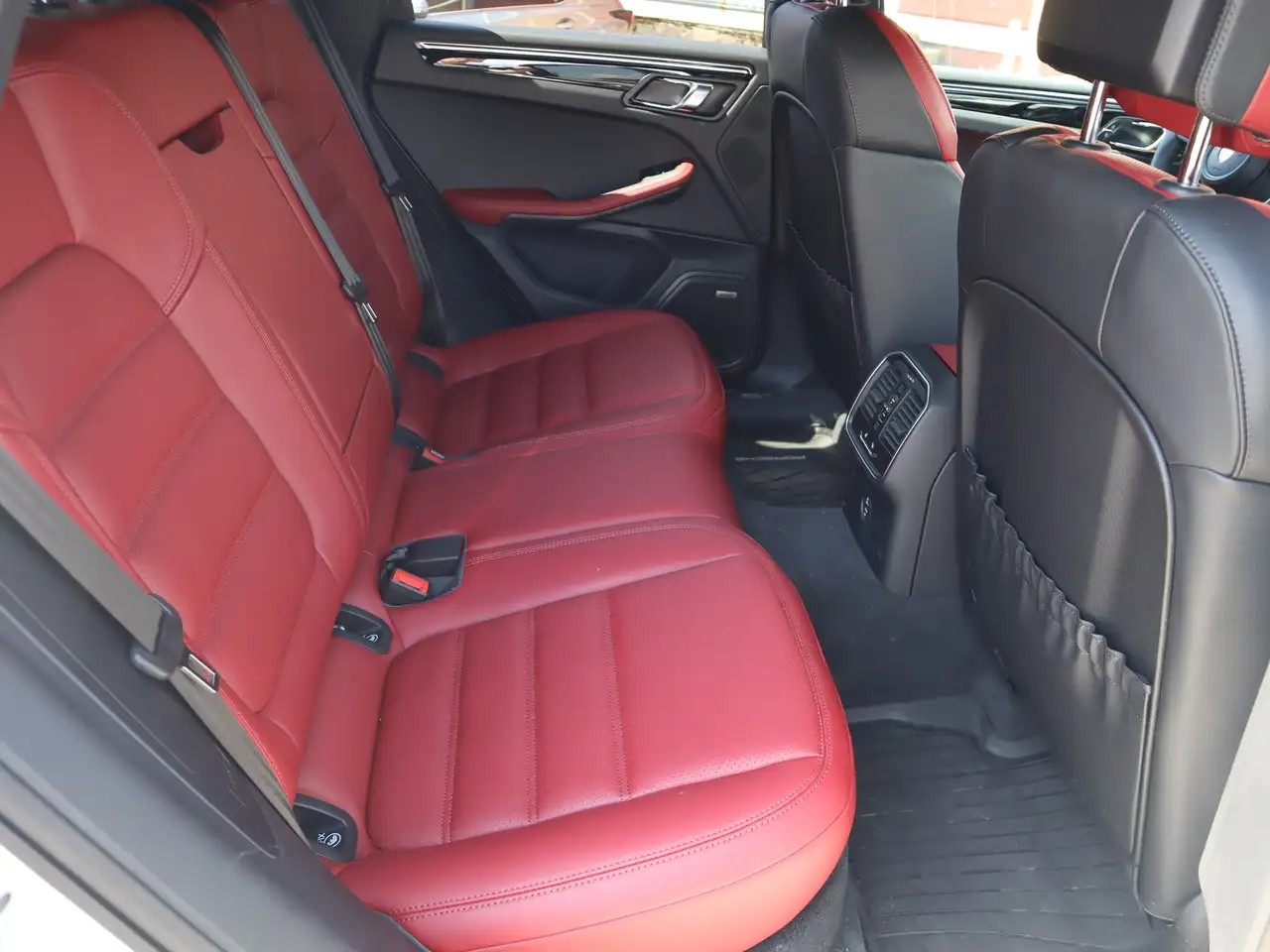 Porsche Macan снимка Porsche Macan