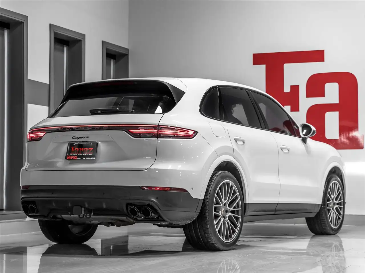 Porsche Cayenne снимка Porsche Cayenne