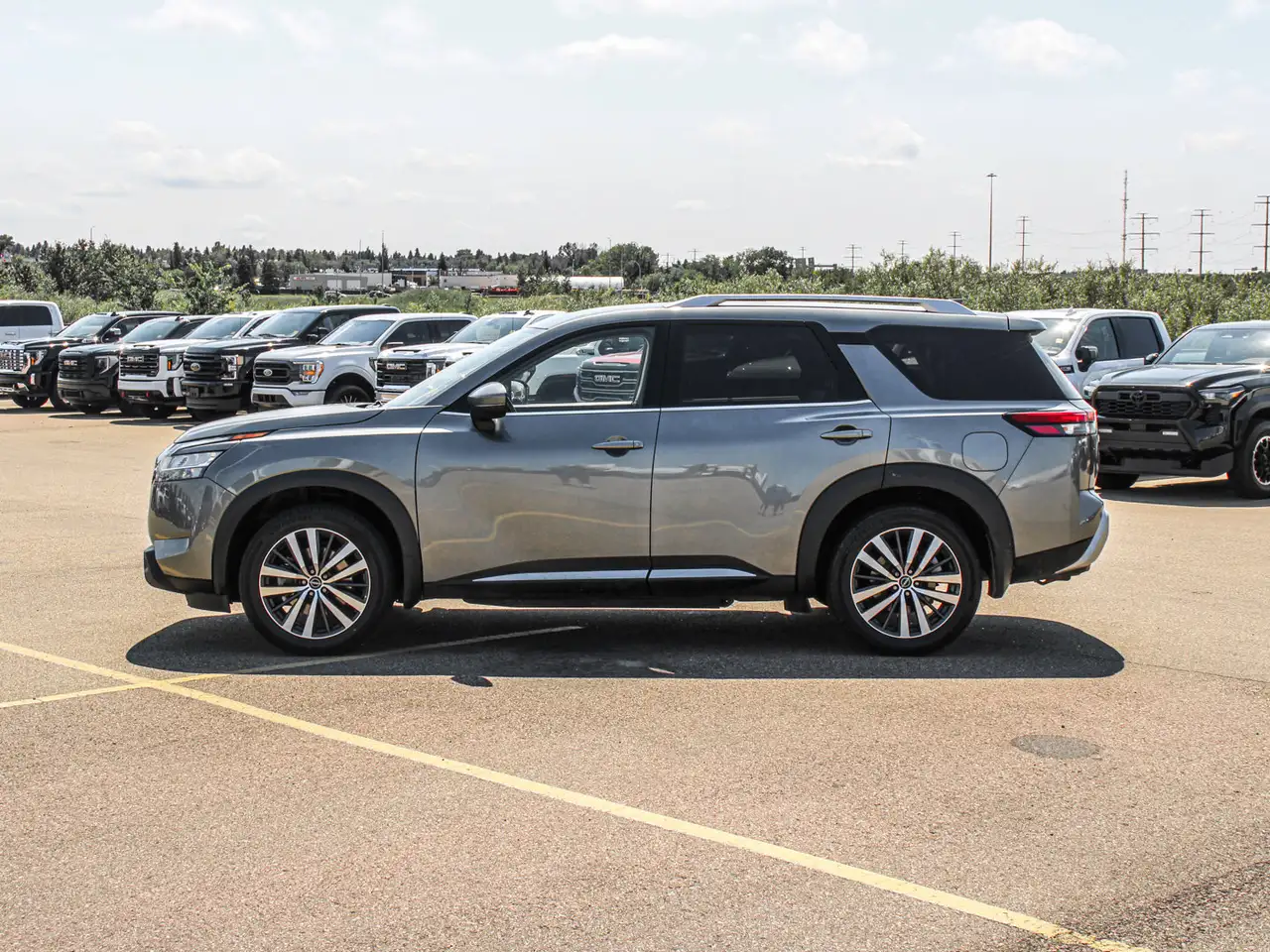 Nissan Pathfinder photo Nissan Pathfinder