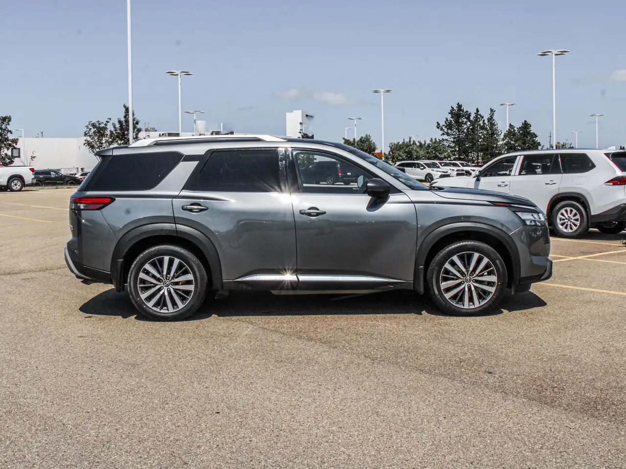 Nissan Pathfinder photo Nissan Pathfinder