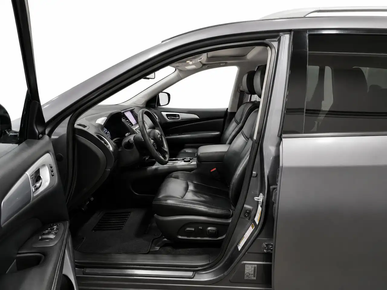 Nissan Pathfinder снимка Nissan Pathfinder