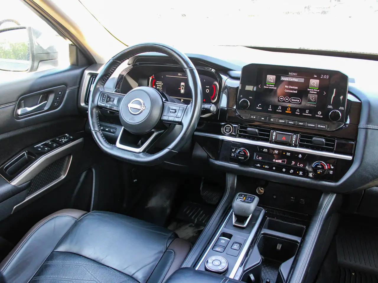 Nissan Pathfinder photo Nissan Pathfinder