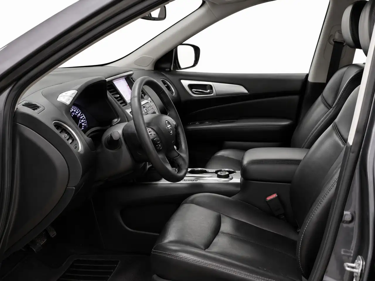 Nissan Pathfinder снимка Nissan Pathfinder