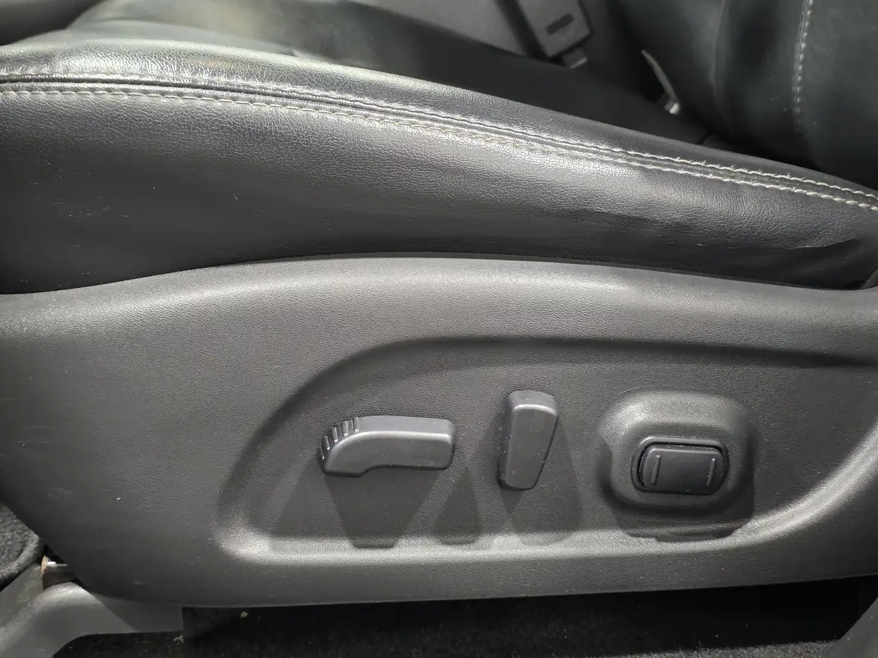 Nissan Pathfinder снимка Nissan Pathfinder