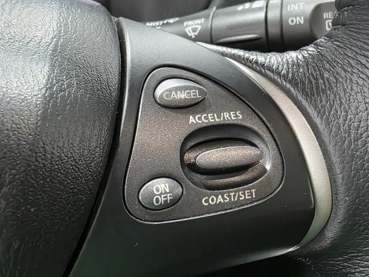 Nissan Pathfinder снимка Nissan Pathfinder