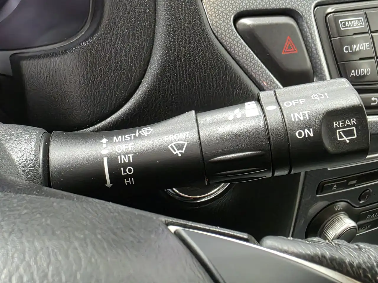 Nissan Pathfinder снимка Nissan Pathfinder