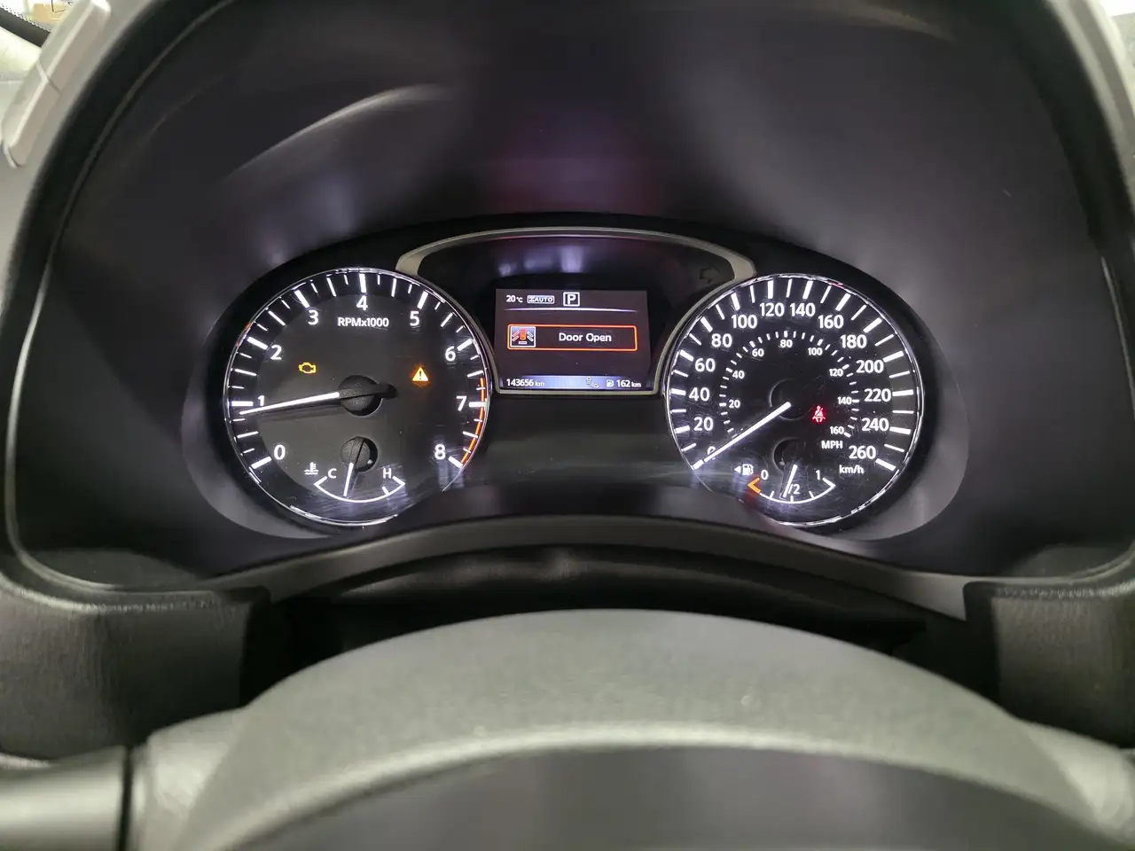 Nissan Pathfinder снимка Nissan Pathfinder