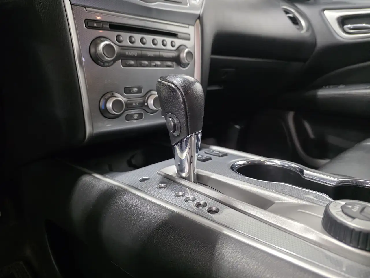 Nissan Pathfinder снимка Nissan Pathfinder