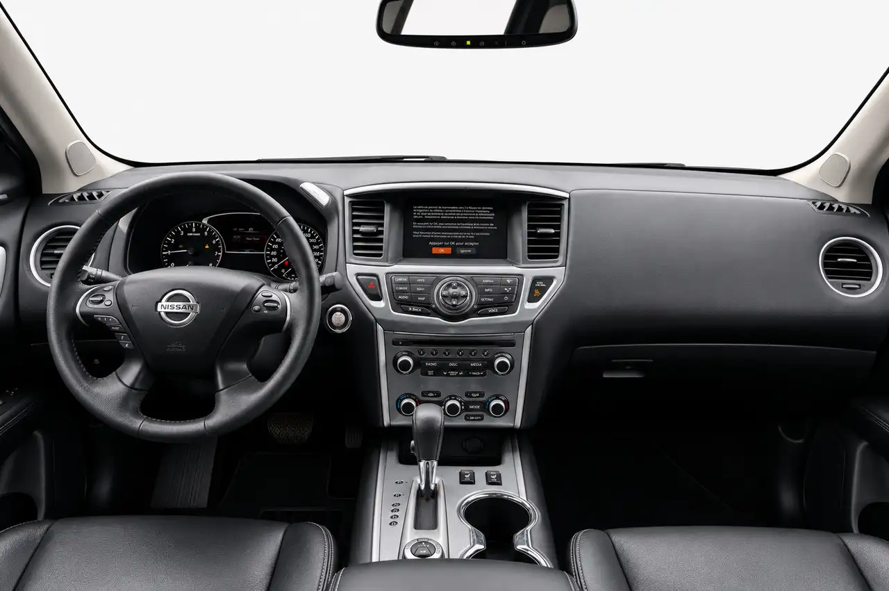 Nissan Pathfinder снимка Nissan Pathfinder