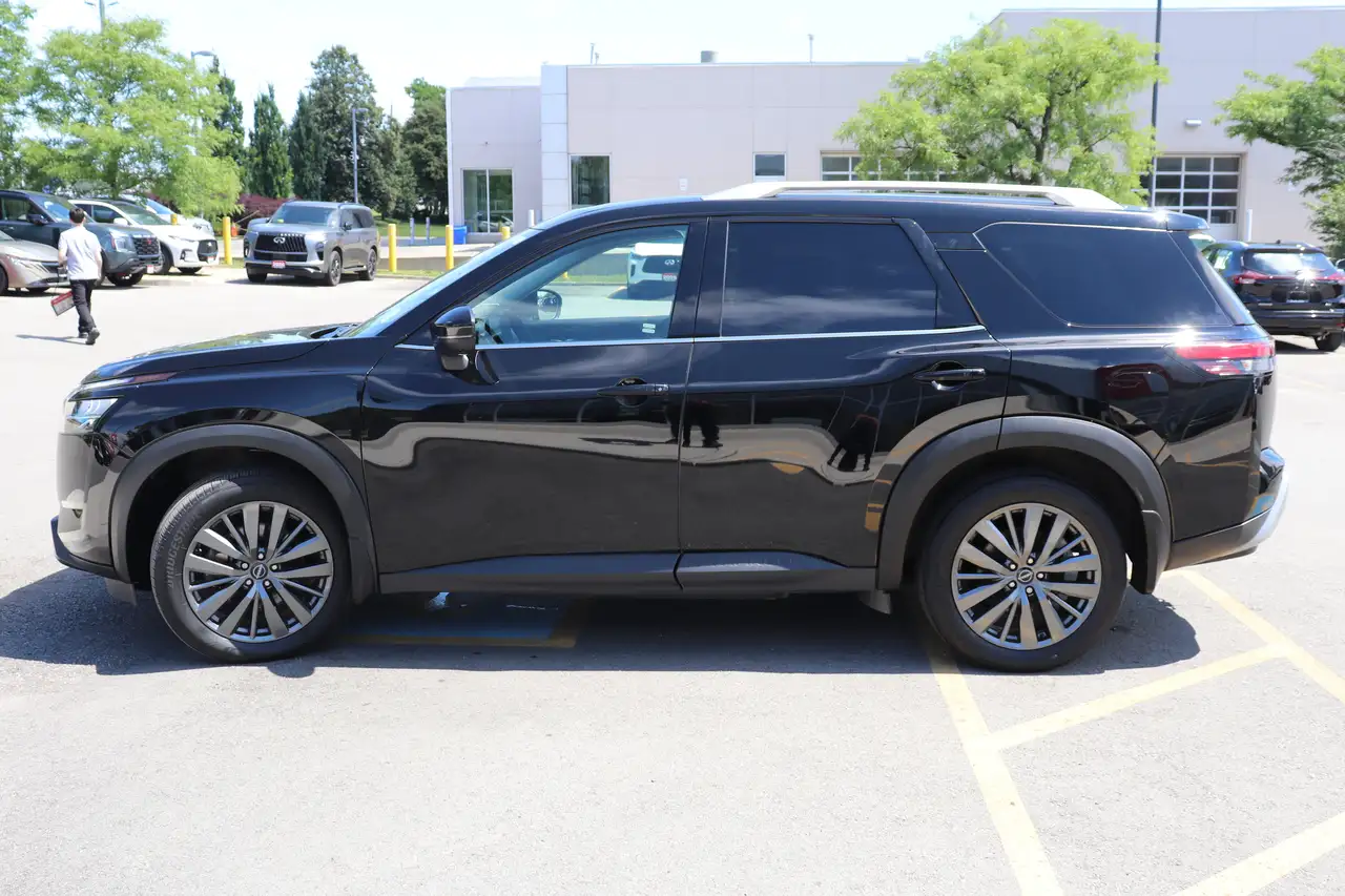 Nissan Pathfinder photo Nissan Pathfinder