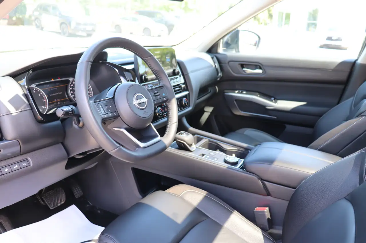 Nissan Pathfinder photo Nissan Pathfinder