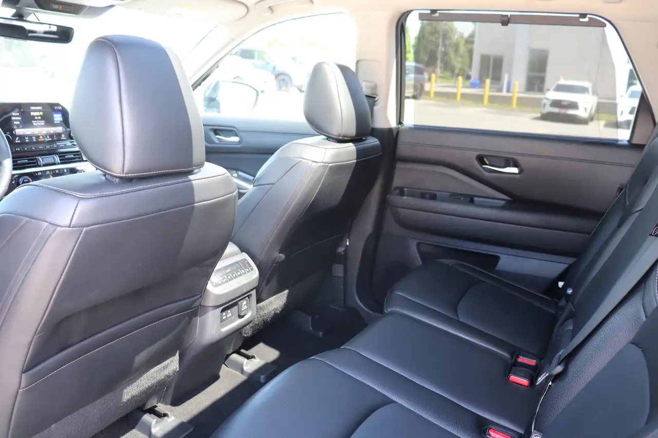 Nissan Pathfinder photo Nissan Pathfinder