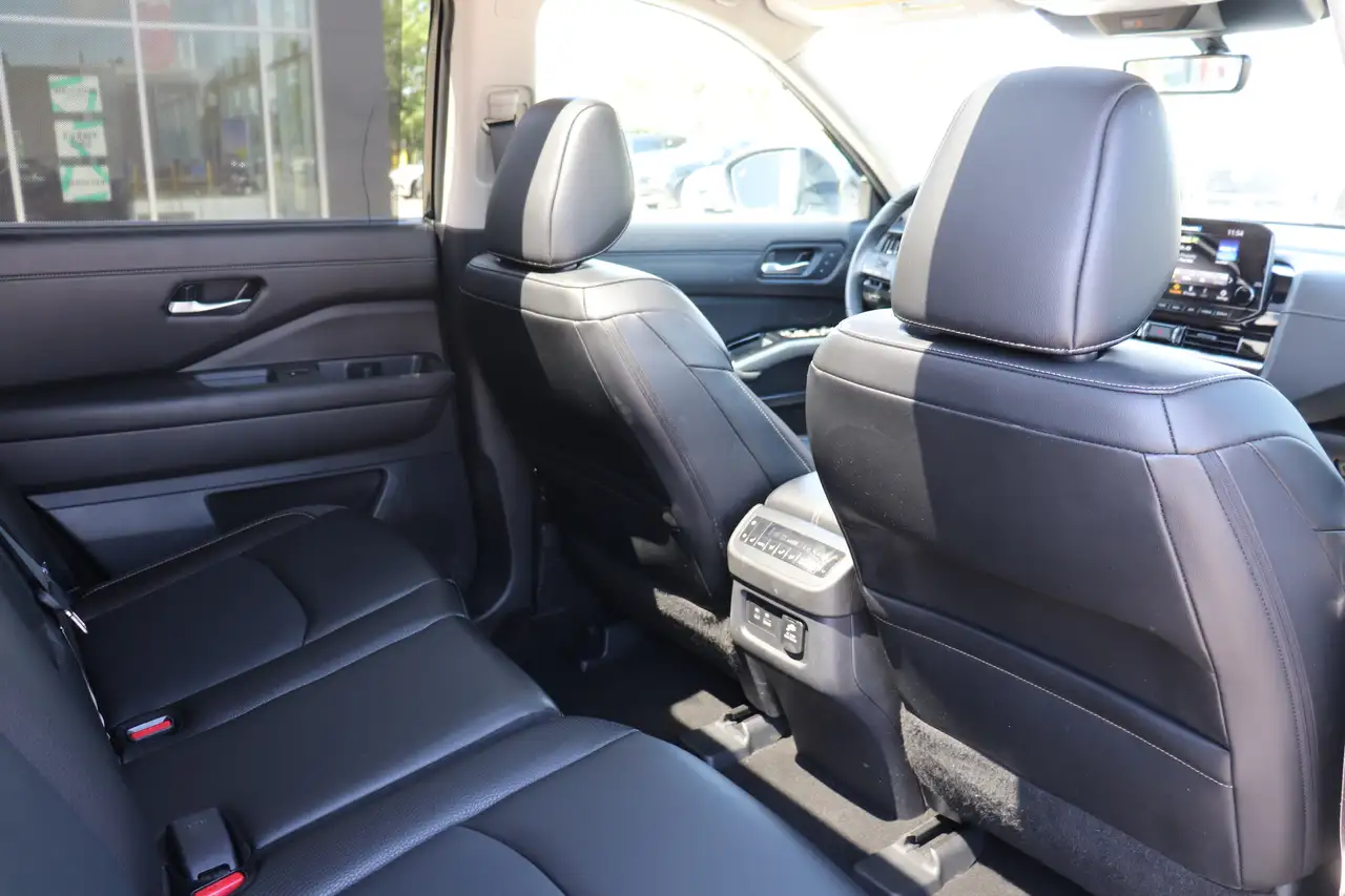 Nissan Pathfinder photo Nissan Pathfinder