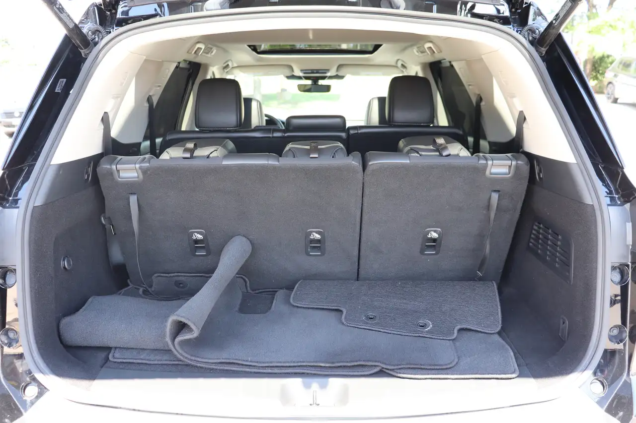 Nissan Pathfinder photo Nissan Pathfinder