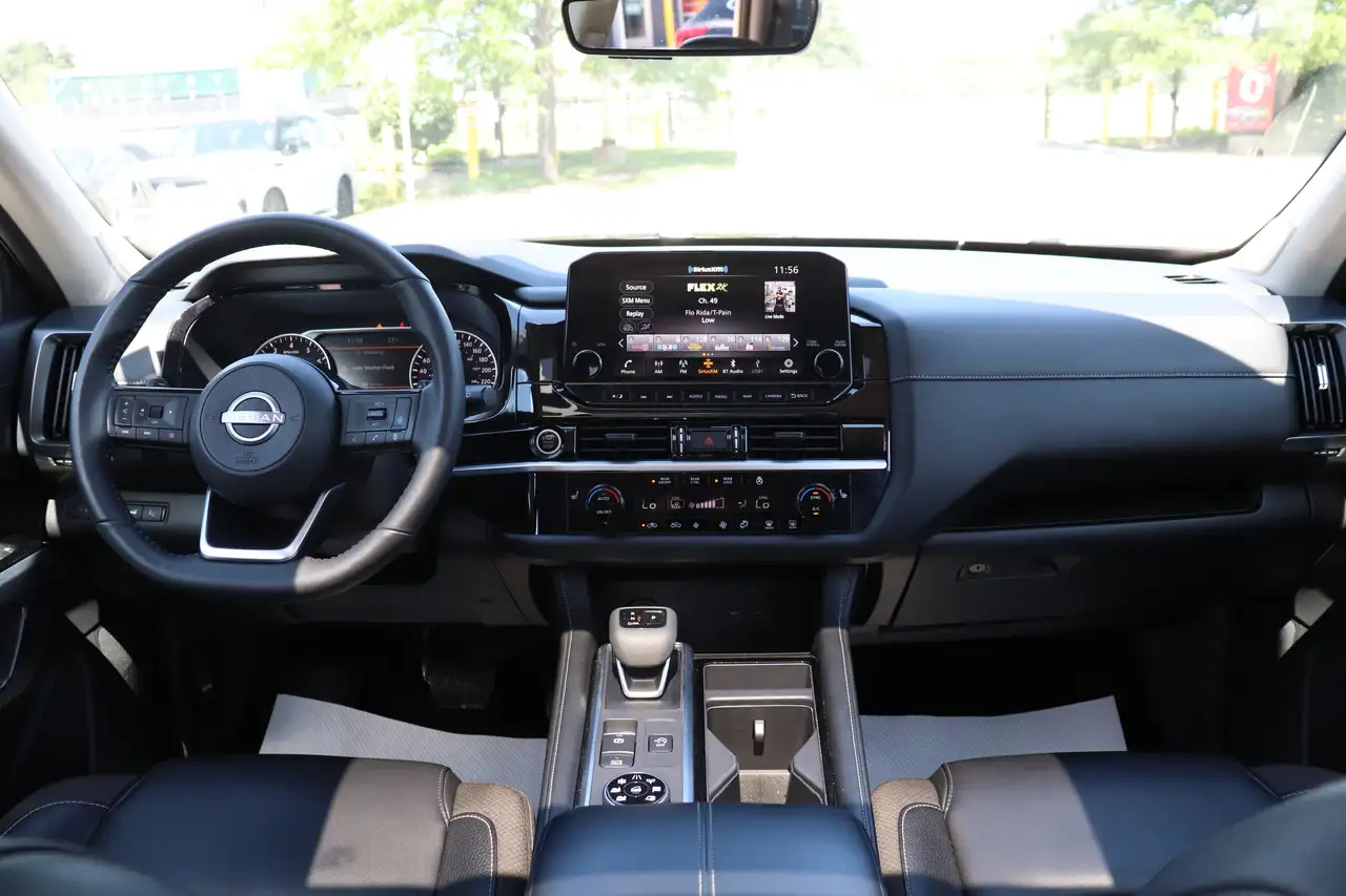 Nissan Pathfinder photo Nissan Pathfinder