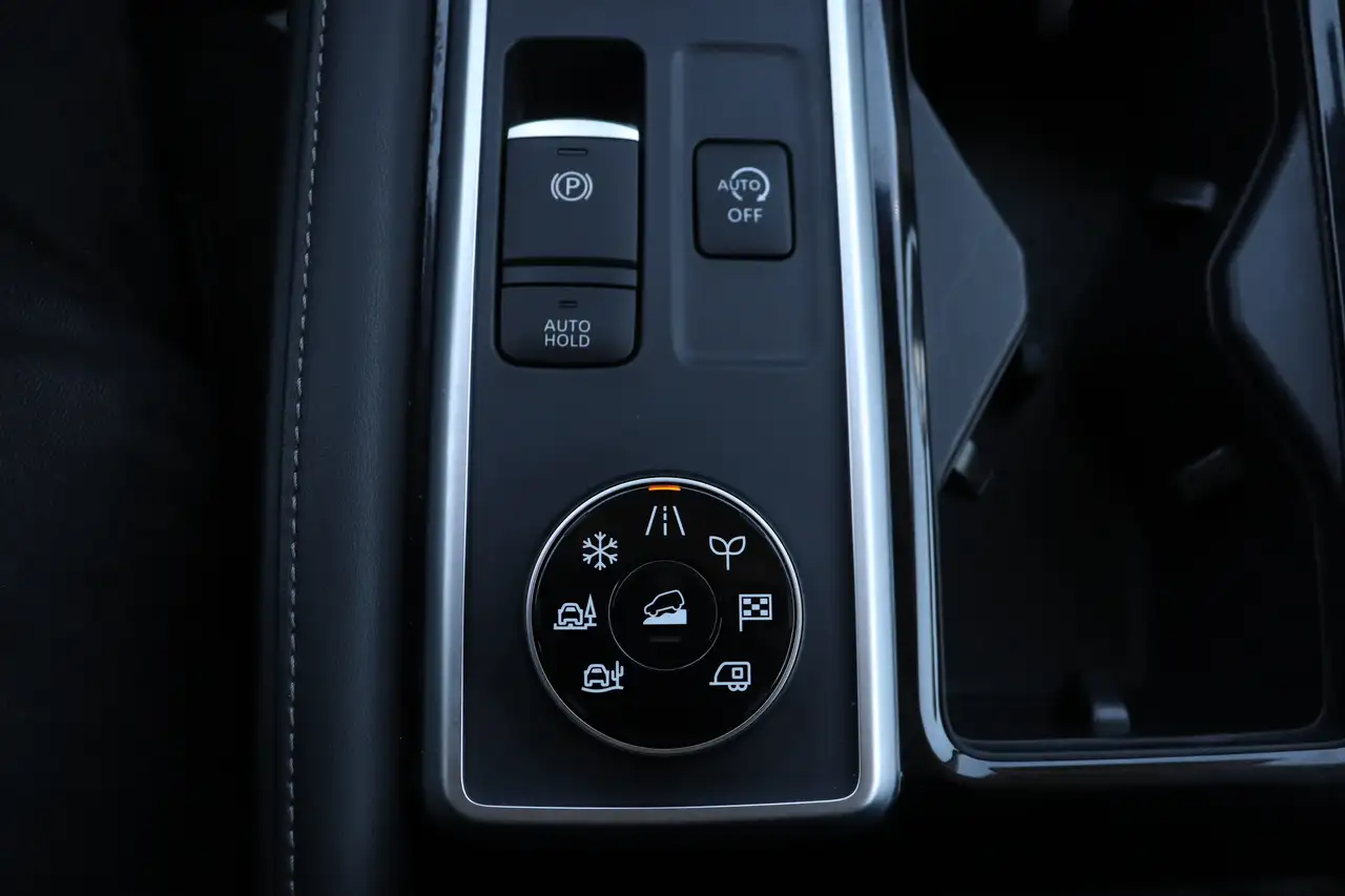 Nissan Pathfinder photo Nissan Pathfinder