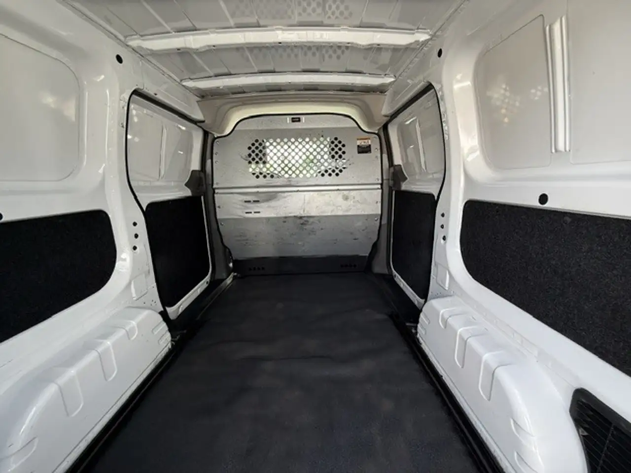 Nissan NV200 photo Nissan NV200